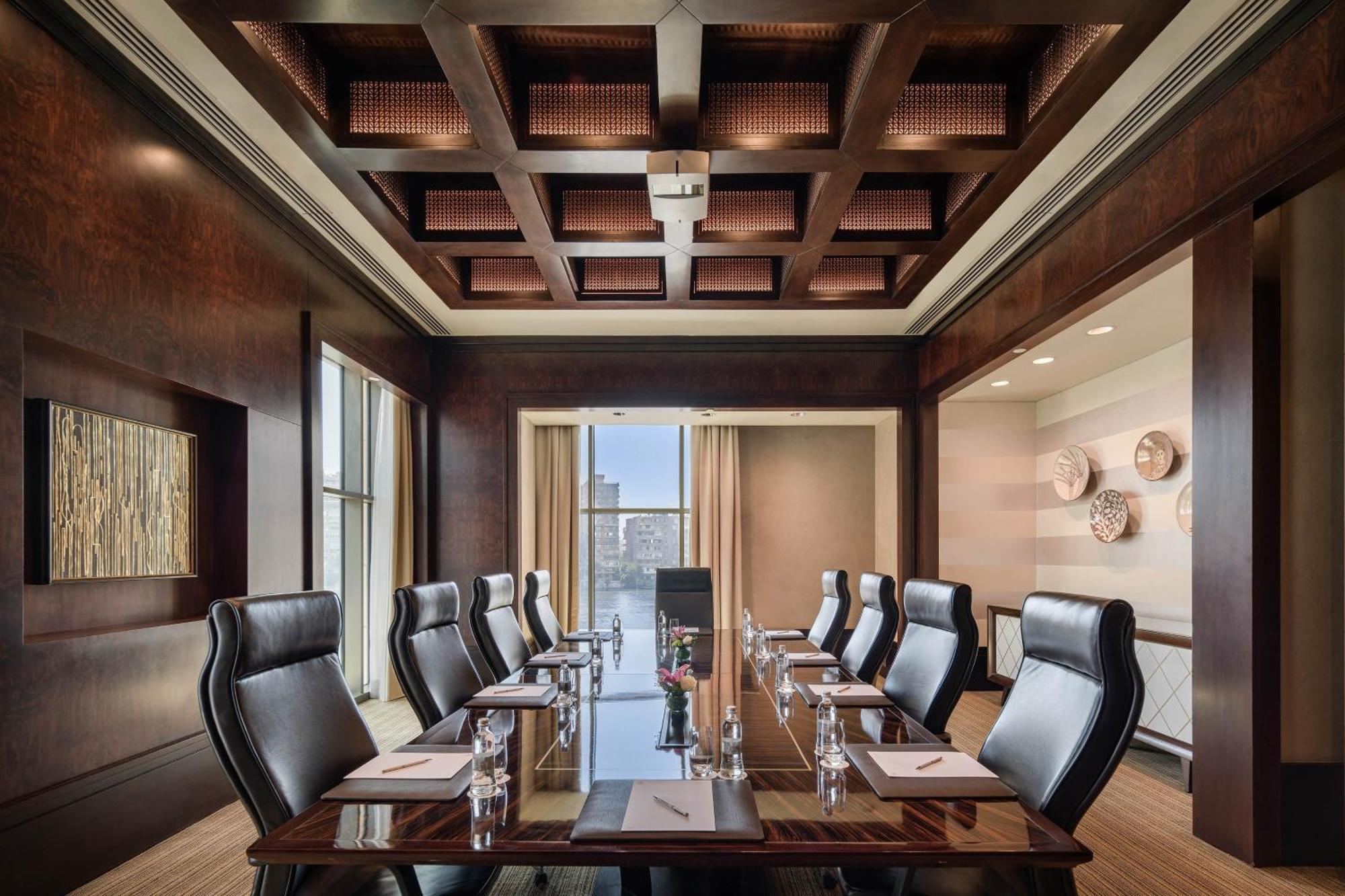 فندق سانت ريجيس القاهرة المظهر الخارجي الصورة Boardroom at the Ritz-Carlton, DIFC